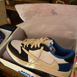 Travis Scott fragment jordan 1 low